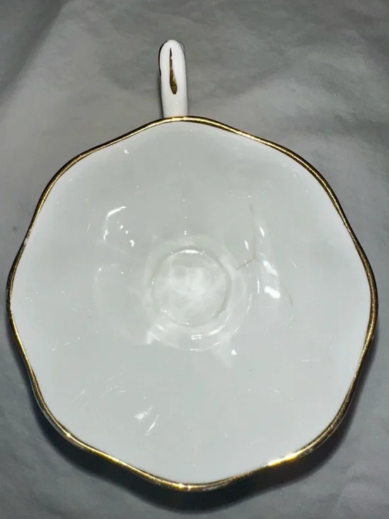 Vintage Royal Albert "Conway" Teacup and Saucer Set – Pink Roses, 22K Gold Trim - Picture 11 of 11